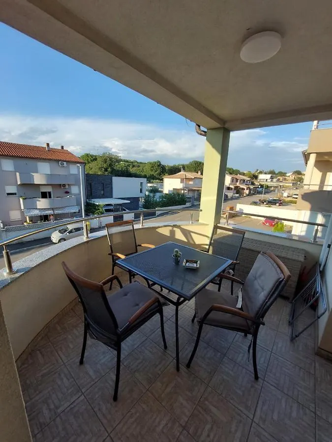Apartment Violeta location